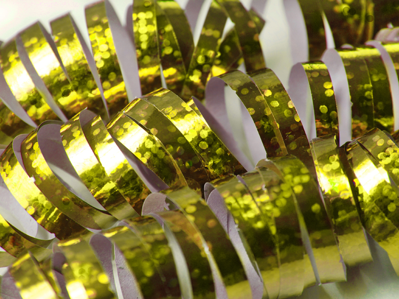 18 Serpentinas 3,8m Holográgicas Dourado